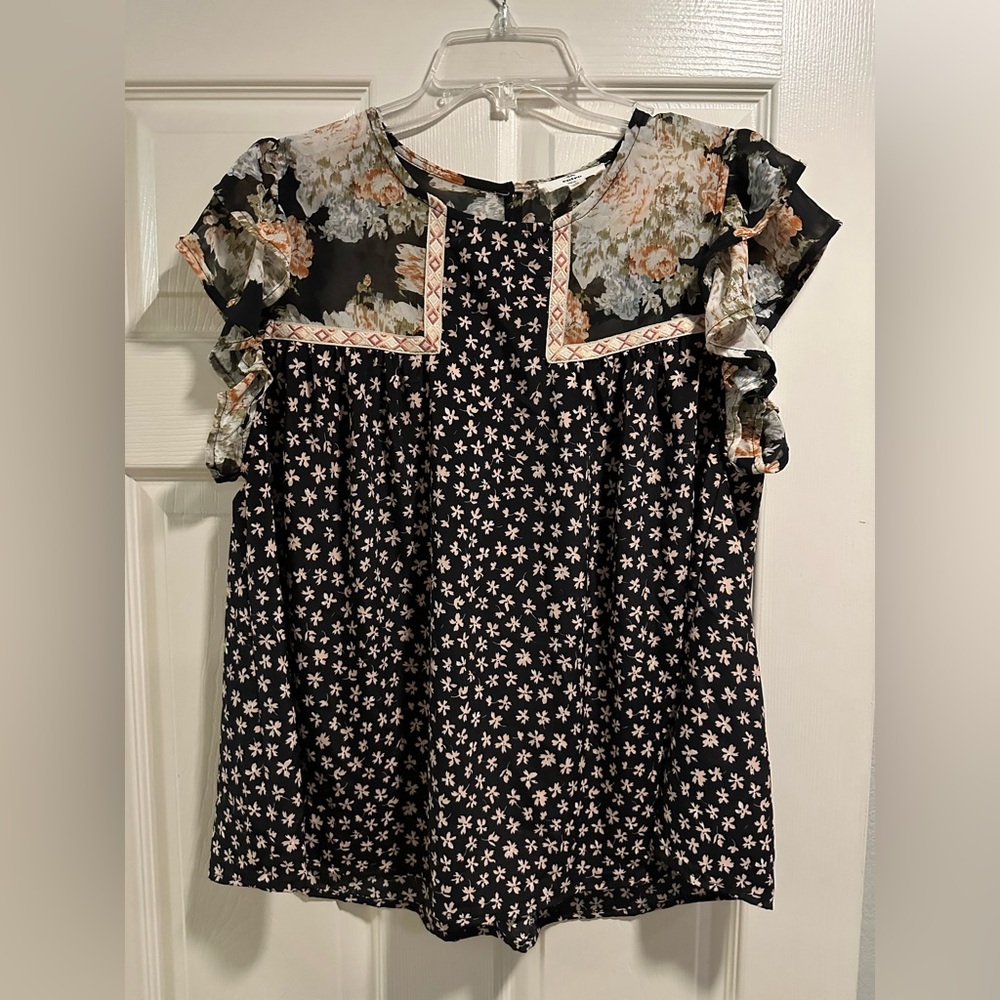 🌟 Mixed floral with patterns, Black and White Ruffled Bib Collar Blouse 🌟